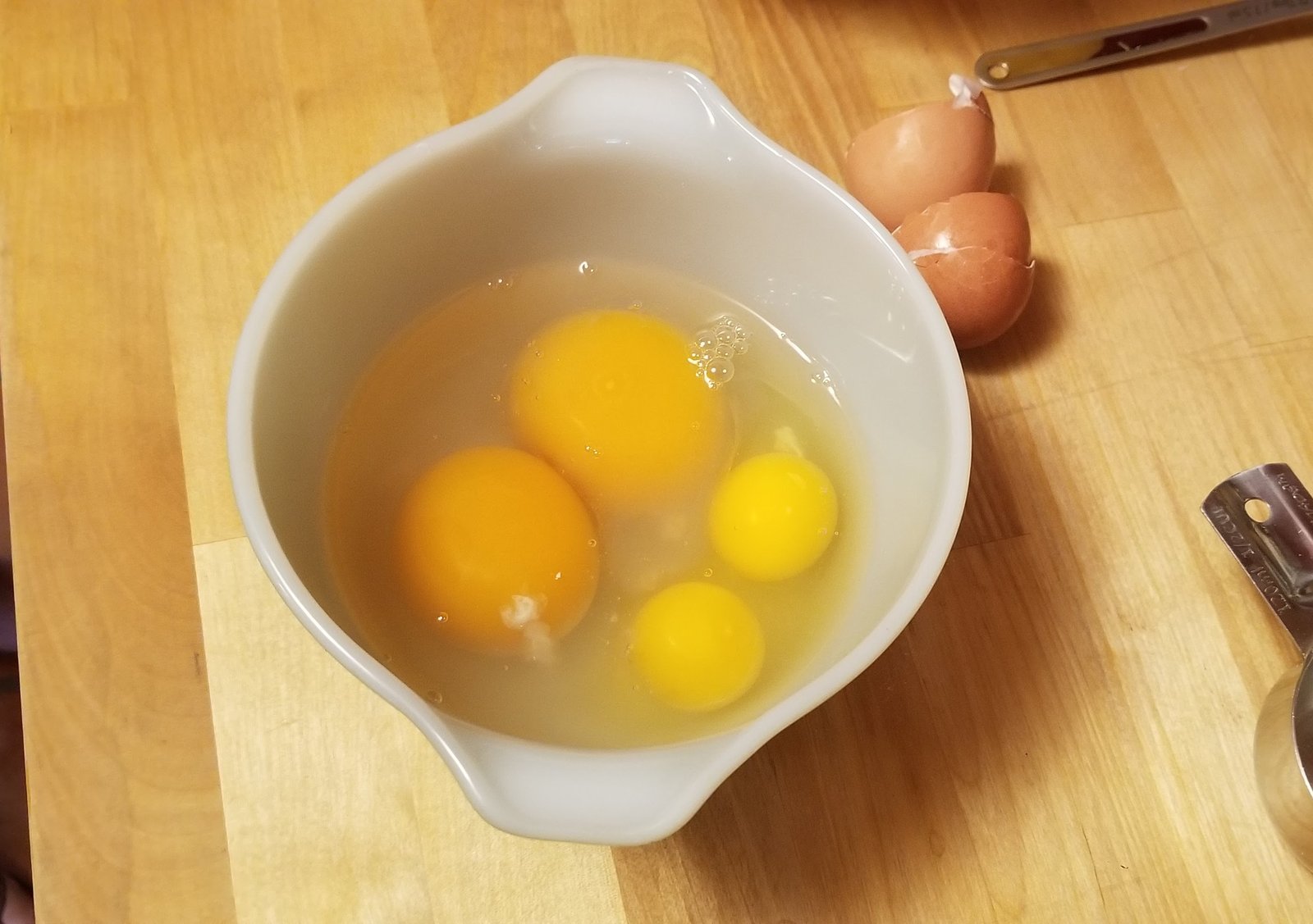 Mixing bowl with 2 goose eggs and 2 chicken eggs