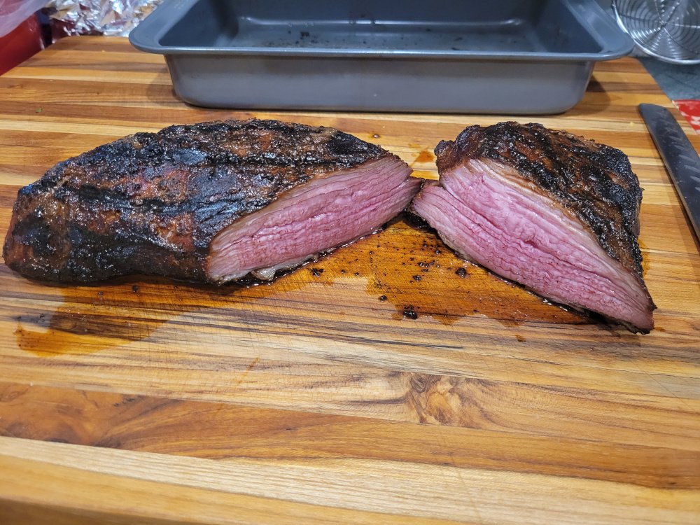 Sliced Santa Maria–style grilled tri-tip showing juicy pink interior and charred crust.